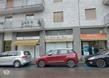 COMO BORGHI vendesi UFFICIO/NEGOZIO