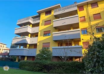 3 locali e servizi con box singolo