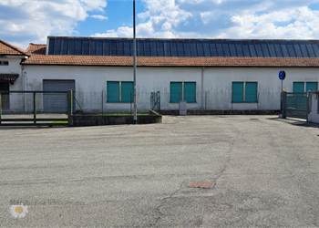 capannone industriale/artigianale con abitazione
