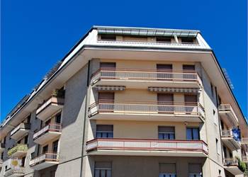appiano gentile affittasi bilocale con box